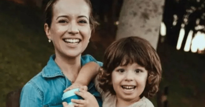 Aprovada em medicida na USP, UNESP e Unifesp, mulher estudava enquanto filho dormia