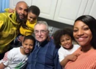 Família “adota” como avô um vizinho solitário de 82 anos: “As crianças correm até ele”