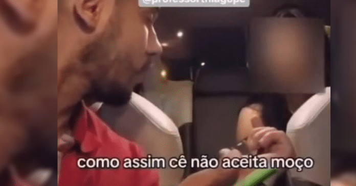Polêmica: Passageira e motorista discutem depois de ele recusar pagamento por vale alimentação