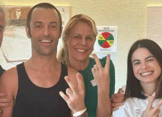 Kayky Brito recebe alta hospitalar e mãe posta primeiras imagens do ator após o acidente