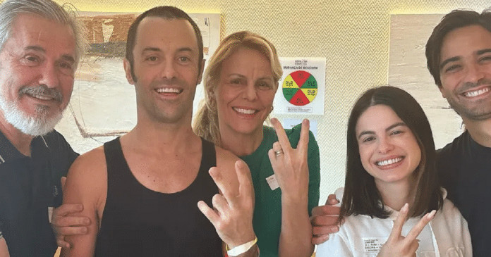 Kayky Brito recebe alta hospitalar e mãe posta primeiras imagens do ator após o acidente