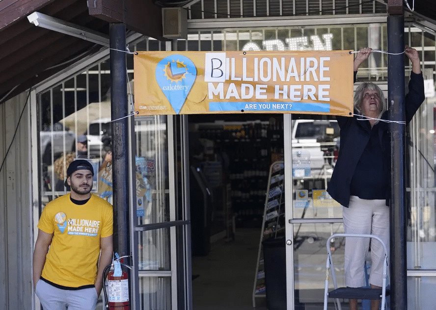 contioutra.com - Comerciante que vendeu bilhete de pr&ecirc;mio de R$ 8,9 bilh&otilde;es de loteria fatura 'brinde' de R$ 5 milh&otilde;es