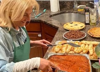 ‘Mãe de aluguel’ cobra R$ 50 mil ao ano para cozinhar, lavar a roupa e ajudar universitários