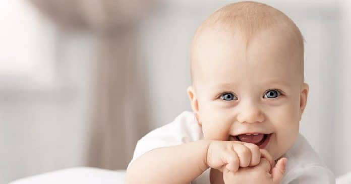 A primeira palavra pronunciada por um bebê causou uma briga em família