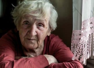 Idosa é rechaçada ao procurar uma família para passar o Natal: “Eu não tenho ninguém e isso dói”