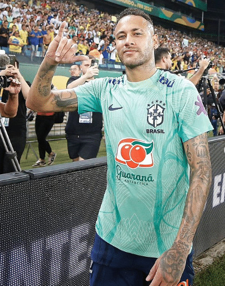contioutra.com - Empregada de Neymar o acusa de trabalho an&aacute;logo &agrave; escravid&atilde;o: "70 horas semanais"