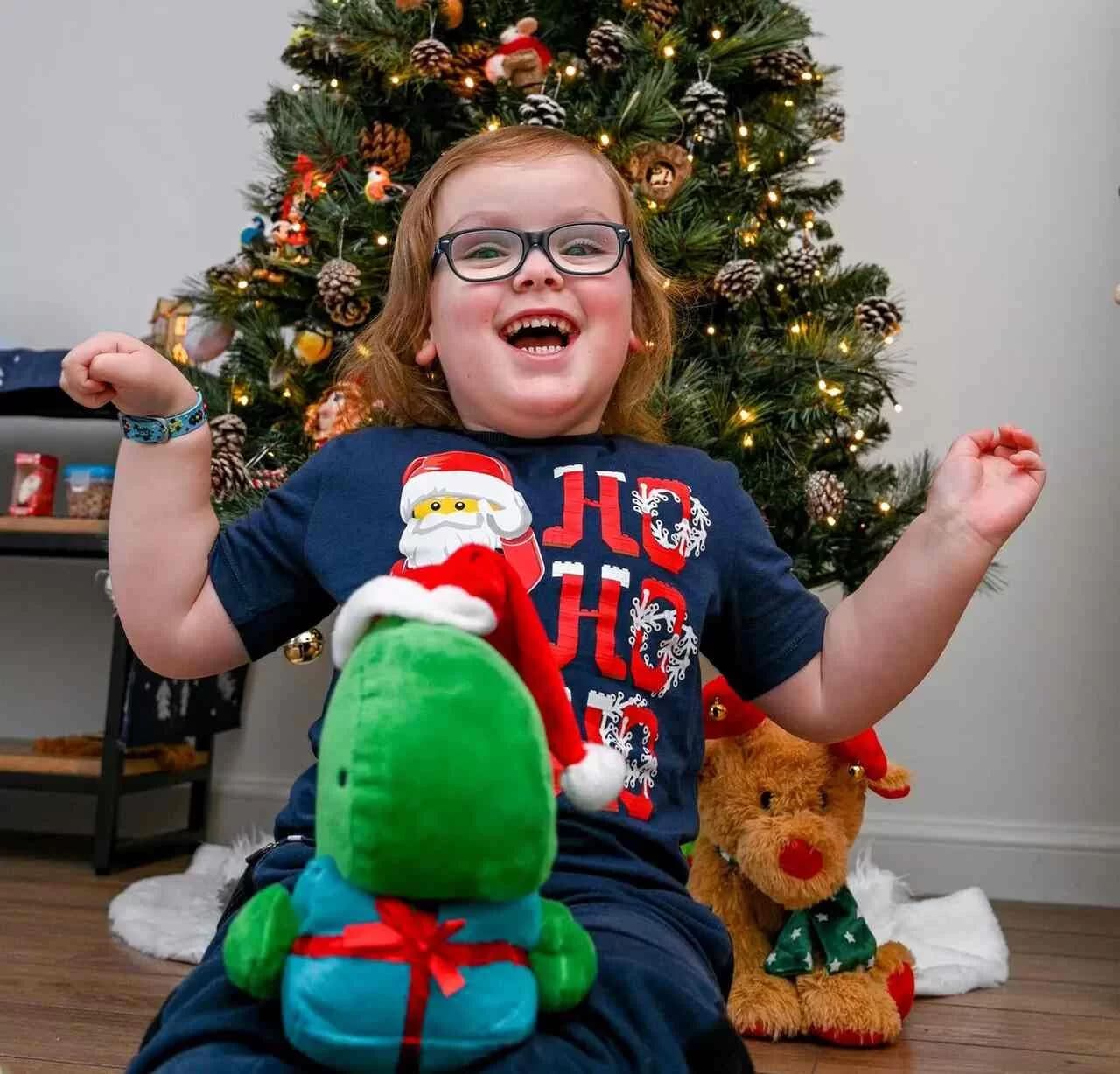 contioutra.com - Garotinho de 6 anos com condição rara pede amigos de presente ao Papai Noel