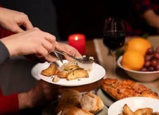 Mulher se revolta ao ser convidada para ser garçonete no jantar de Natal dos sogros