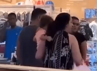 Faxineira orienta mulher sobre piso molhado e é insultada: “Palhaça analfabeta”