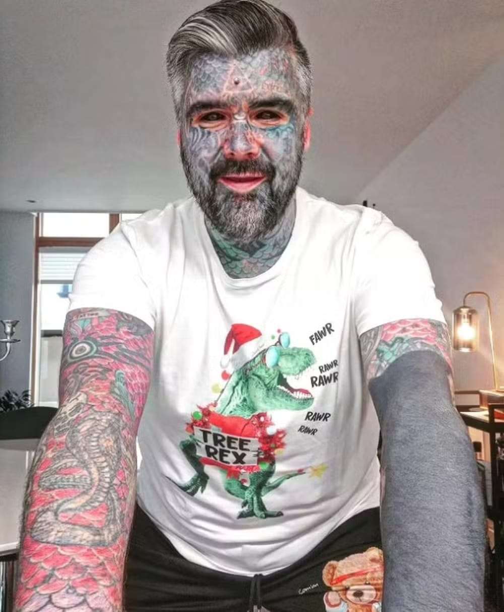 contioutra.com - Homem mais tatuado da Grã-Bretanha quer amputar a perna e diz que não é somente por modificação corporal
