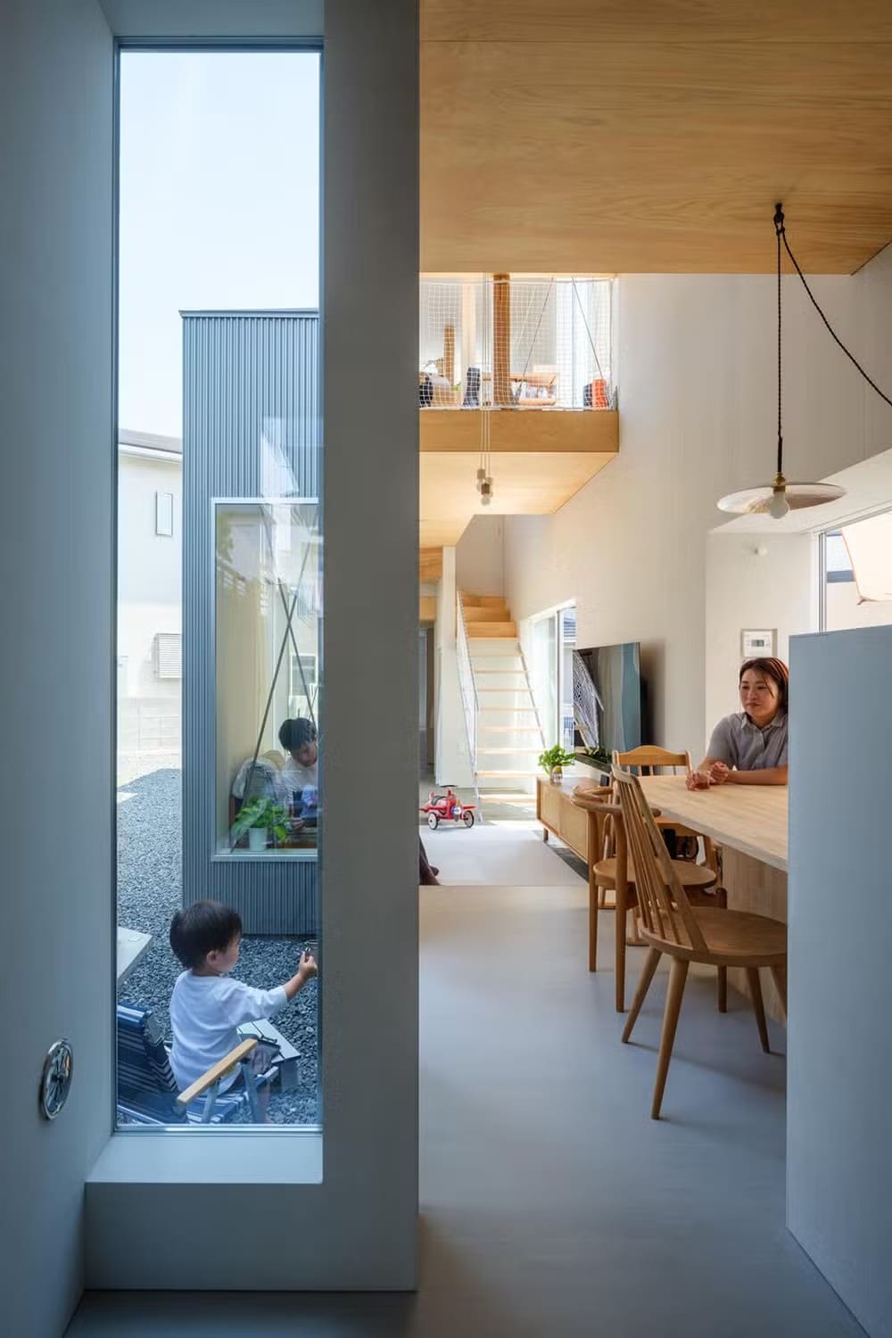 Casa estreita com 1,8 m de largura é impressionante por dentro; parece uma mansão! contioutra.com - Casa estreita com 1,8 m de largura é impressionante por dentro; parece uma mansão!