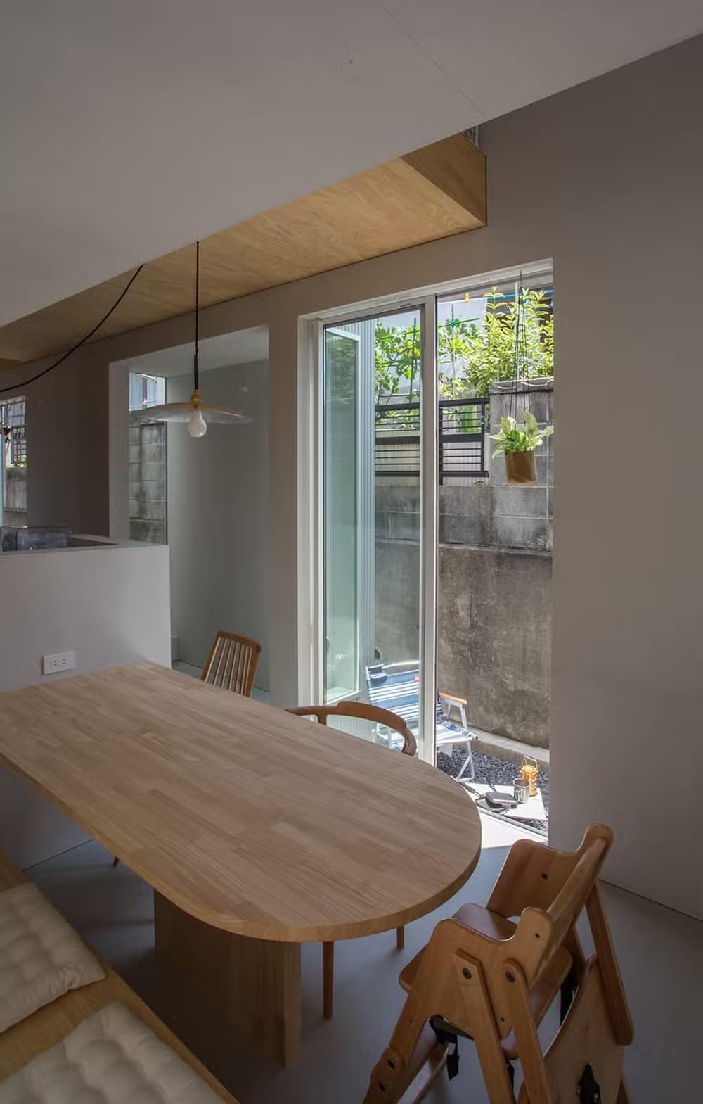 Casa estreita com 1,8 m de largura é impressionante por dentro; parece uma mansão! contioutra.com - Casa estreita com 1,8 m de largura é impressionante por dentro; parece uma mansão!