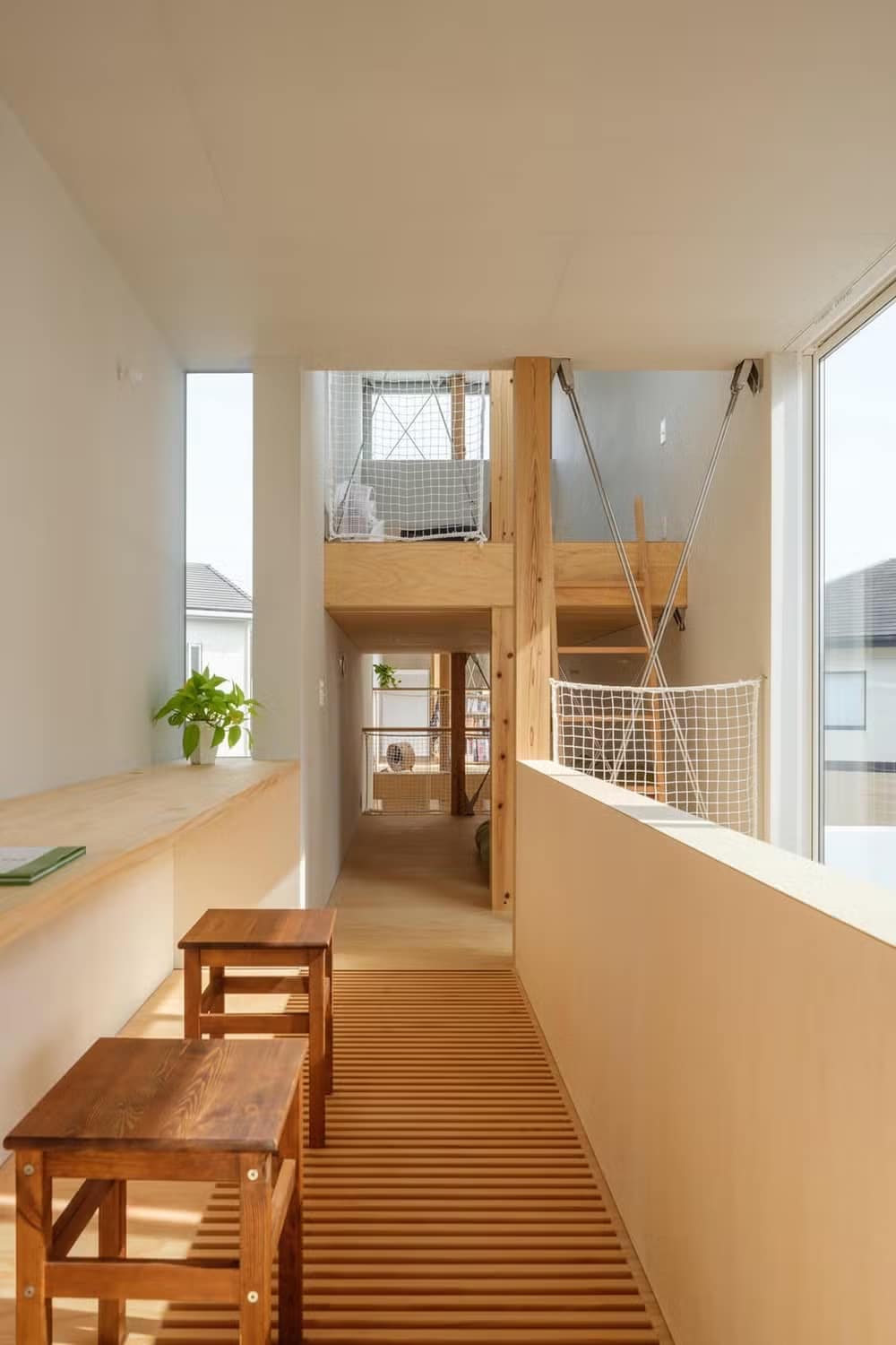 Casa estreita com 1,8 m de largura é impressionante por dentro; parece uma mansão! contioutra.com - Casa estreita com 1,8 m de largura é impressionante por dentro; parece uma mansão!