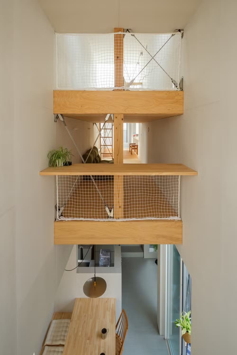 Casa estreita com 1,8 m de largura é impressionante por dentro; parece uma mansão! contioutra.com - Casa estreita com 1,8 m de largura é impressionante por dentro; parece uma mansão!