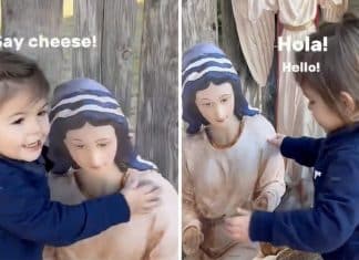 Garotinha comove a web ao cumprimentar Virgem Maria e menino Jesus em presépio