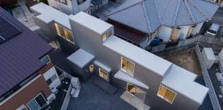 Casa estreita com 1,8 m de largura é impressionante por dentro; parece uma mansão!