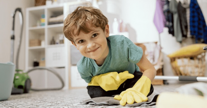Crescendo com responsabilidade: Crianças devem ajudar nas tarefas domésticas?