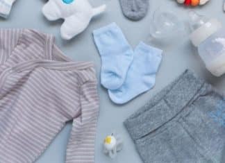 Mãe causa polêmica ao pedir de volta roupas doadas após amiga perder bebê