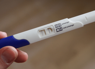 Pai fica revoltado após esposa levar filha de 10 anos para acompanhar teste de gravidez