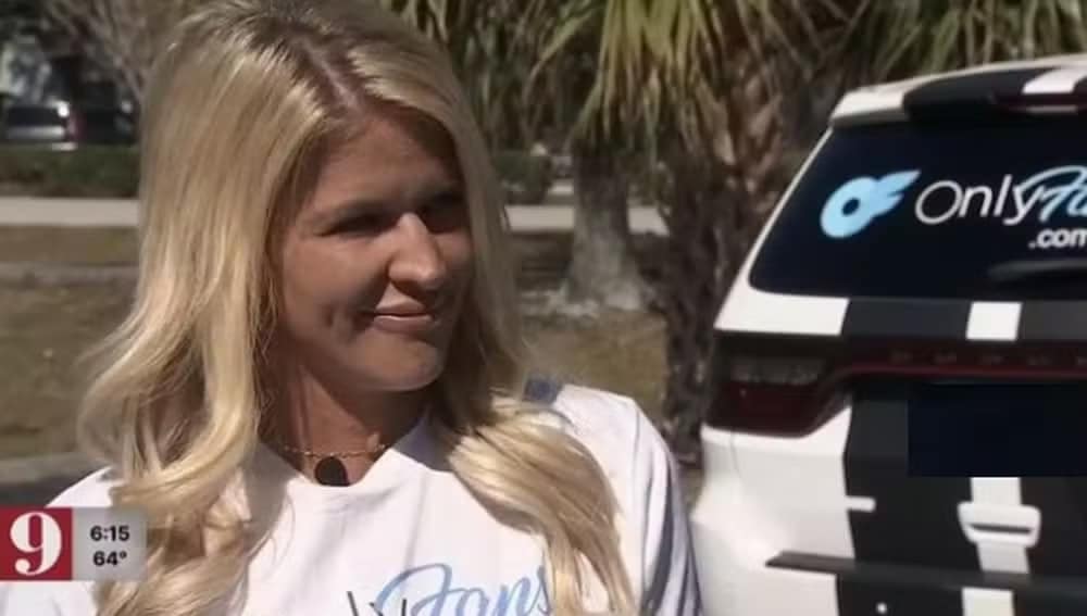 Modelo é proibida de deixar os filhos na escola por produzir conteúdo adulto no Only Fans contioutra.com - Modelo é proibida de deixar os filhos na escola por produzir conteúdo adulto no Only Fans