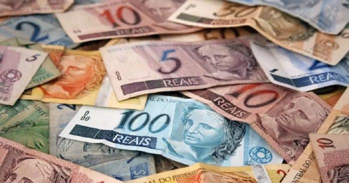 Cédulas e moedas de real podem valer até R$ 8 mil; será que você tem alguma em casa?