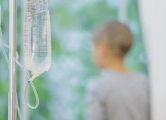 Garoto de 13 anos é primeira criança a se curar de câncer raro e agressivo