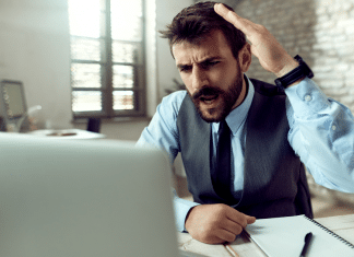 Gerente é demitido por dar ração como presente pelo Dia das Mulheres em Curitiba