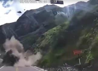 VÍDEO: Deslizamento de pedras gigantes esmaga caminhões em estrada no Peru