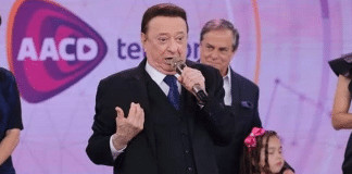 Raul Gil faz declaração sobre casamento homoafetivo durante programa: “O negócio é a paixão”