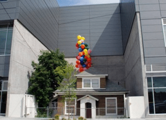 Senhora de 84 anos recusa oferta de 1 milhão e shopping é construido em volta de sua casa