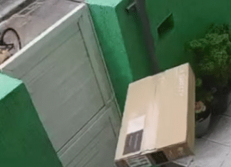 Empresa pede feedback de entrega de TV que foi arremessada por cima de portão
