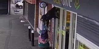 Vovó de 72 anos fica presa em porta de loja e viraliza na web: “Terei que lidar com a fama”
