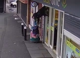 Vovó de 72 anos fica presa em porta de loja e viraliza na web: “Terei que lidar com a fama”