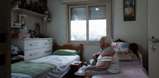 Idosa de 102 anos tem plano de saúde cancelado unilateralmente
