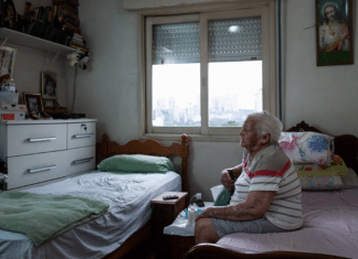 Idosa de 102 anos tem plano de saúde cancelado unilateralmente