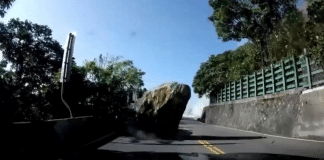 [VÍDEO] Carros desviam de pedra gigante em deslizamento em Taiwan, mas um é atingido