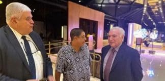 Zeca Pagodinho é tietado por Temer, não o reconhece e diz: “Te conheço de algum lugar”