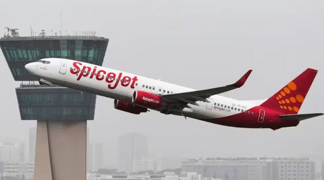 contioutra.com - Passageiro fica preso em banheiro de avi&atilde;o durante voo e recebe bilhete: "Tentamos o nosso melhor"