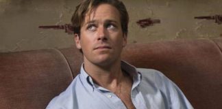 Em rara aparição pública após acusações de canibalismo, Armie Hammer se diz grato Em rara aparição pública após acusações de canibalismo, Armie Hammer se diz grato