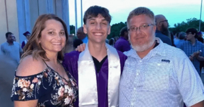 Estudante cita Jesus em discurso de formatura e fica sem diploma
