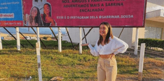 Influencer viraliza após família e amigos colocarem outdoor em busca de namorado em Palhoça