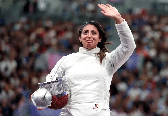 contioutra.com - Esgrimista eg&iacute;pcia compete nas Olimp&iacute;adas de Paris 2024 gr&aacute;vida de sete meses