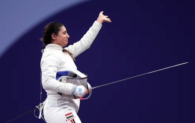 contioutra.com - Esgrimista eg&iacute;pcia compete nas Olimp&iacute;adas de Paris 2024 gr&aacute;vida de sete meses