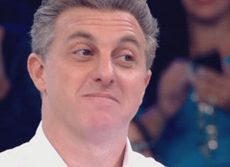 Luciano Huck é criticado após dar R$ 1 milhão para professora