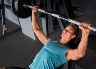 Cliente de academia é estrangulado por barra de supino durante treino