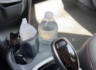 Por que uma garrafa d’água esquecida dentro do carro pode causar um incêndio?