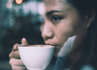 Saiba o que é o “namoro solo”, a nova tendência da Geração Z