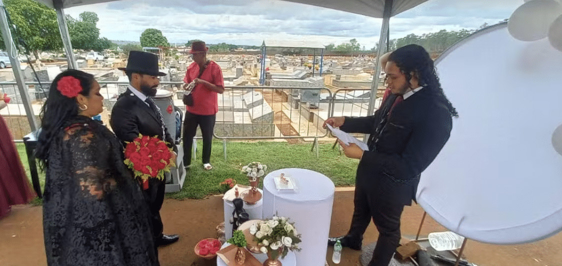 contioutra.com - Noivos fazem casamento no cemit&eacute;rio e dividem opini&otilde;es na internet