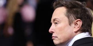 Mulher descreve reação incomum de Elon Musk durante visita a Auschwitz Mulher descreve reação incomum de Elon Musk durante visita a Auschwitz