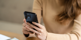 Celular no silencioso: o que esse costume revela sobre você, segundo a psicologia Celular no silencioso: o que esse costume revela sobre você, segundo a psicologia